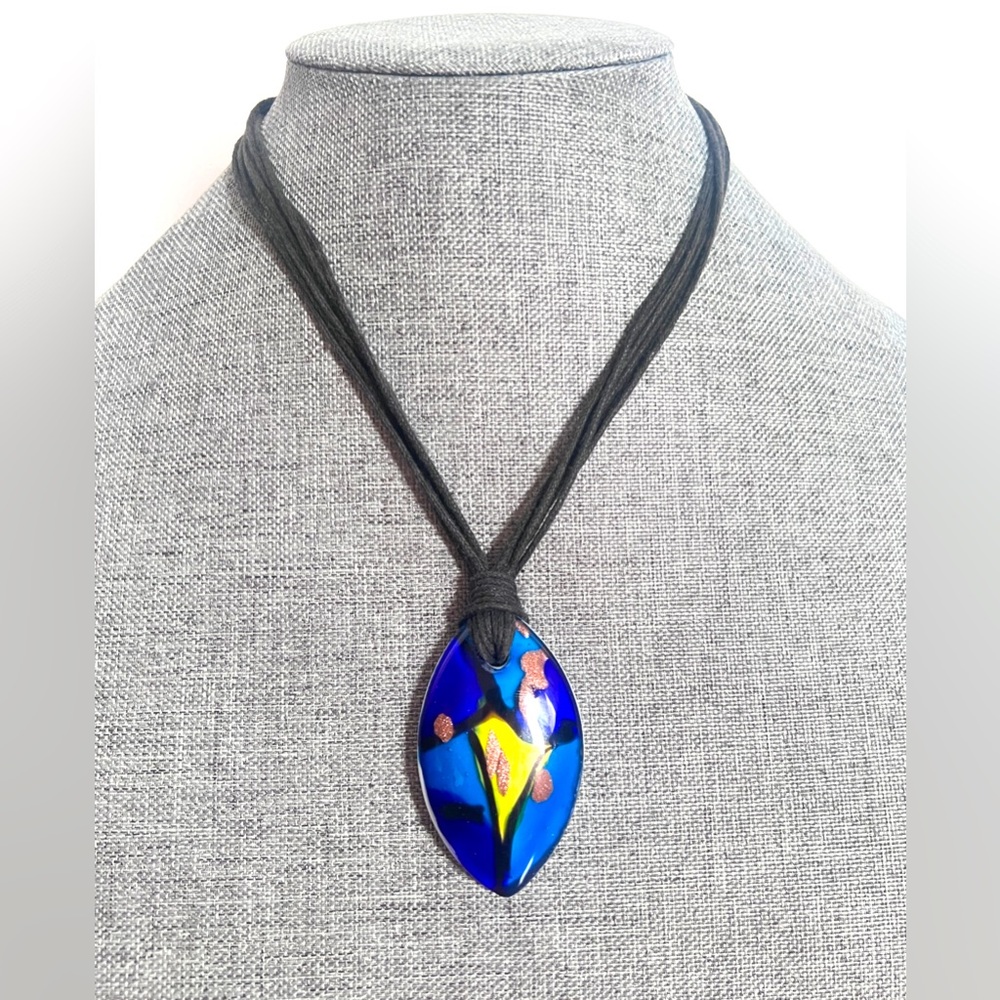 Handcrafted Blue Ceramic Pendant Necklace – Abstract Floral Design